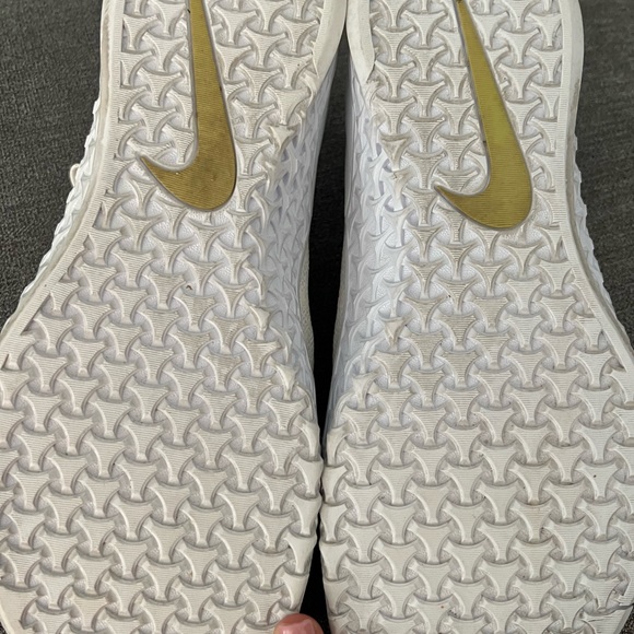 NIKE METCONS - Picture 2 of 5